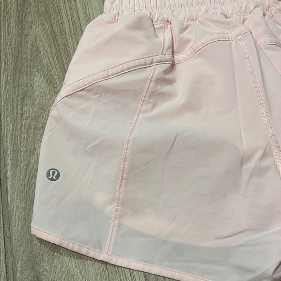Lululemon track that MR Shorts 5” lined STRAWBERRY MILKSHAKE Sz 4 - Picture 5 of 8